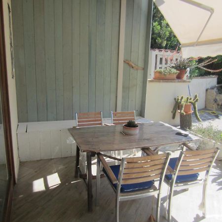 Apartmán Monolocale San Pantaleo Exteriér fotografie